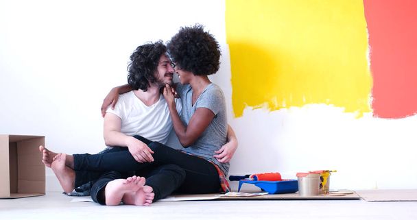 young multiethnic couple relaxing after painting - Foto, Imagem