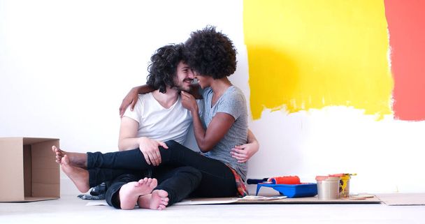 young multiethnic couple relaxing after painting - Foto, Imagen
