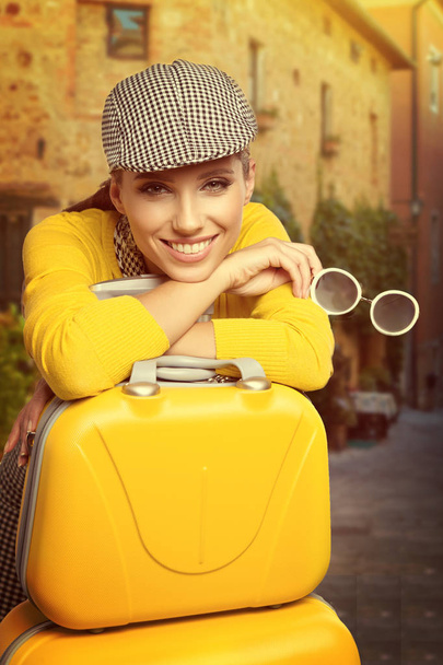 Elegant woman with a suitcase - Fotoğraf, Görsel