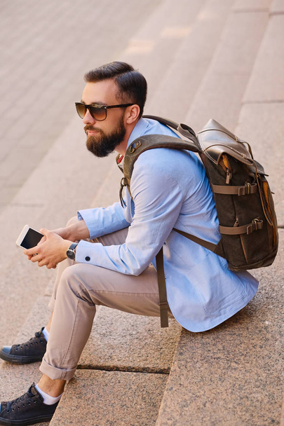 Urban traveller bearded man with a backpack. - Foto, Imagen