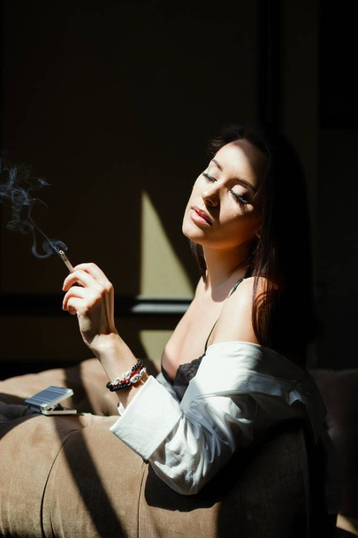 sensual woman smoking - Zdjęcie, obraz