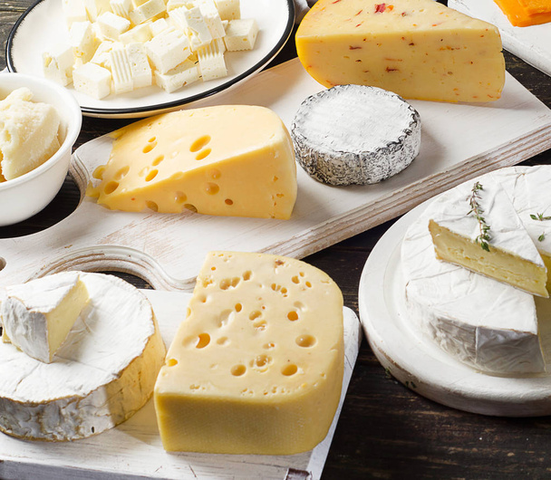 Different kinds of cheeses - Foto, Imagen