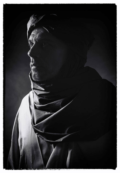 berber homem vestindo turbante
 - Foto, Imagem