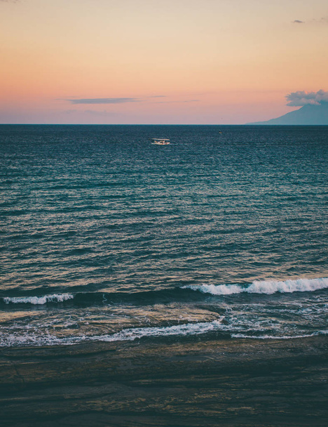 Красивый пейзаж заката на острове Тассос
 - Фото, изображение