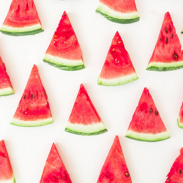 Stücke von frischer Wassermelone auf weißem - Foto, Bild