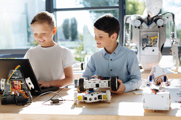 Pre-teen boys programming their robotic car - Fotografie, Obrázek