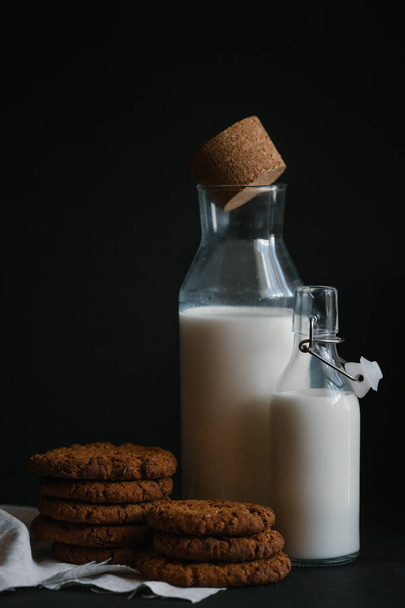 mléko a ovesné sušenky - Fotografie, Obrázek
