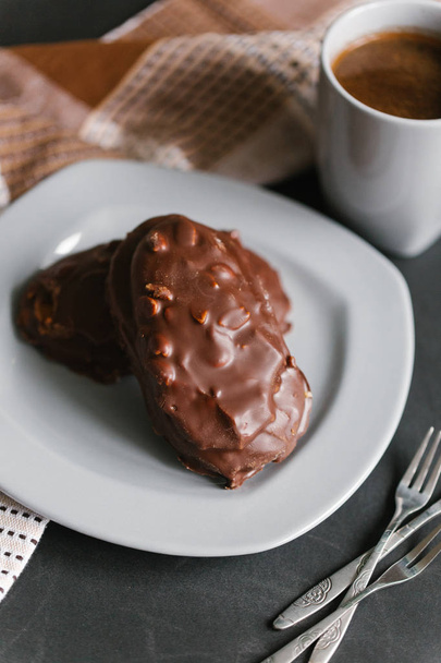 Chocolate glazed cakes - Foto, imagen