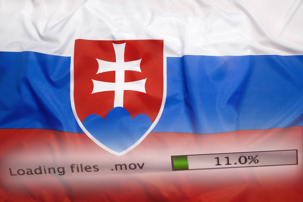 Herunterladen von Dateien auf einem Computer, Flagge der Slowakei - Foto, Bild