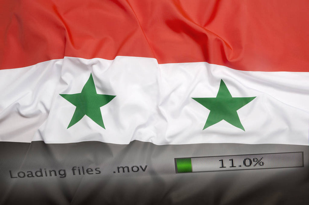 Herunterladen von Dateien auf einem Computer, syrischer Flagge - Foto, Bild