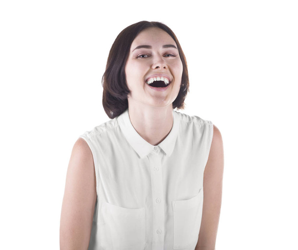 Una chica riendo aislada sobre un fondo blanco. Una morena feliz. Una mujer de oficina sonriente y exitosa. Concepto de felicidad
. - Foto, imagen