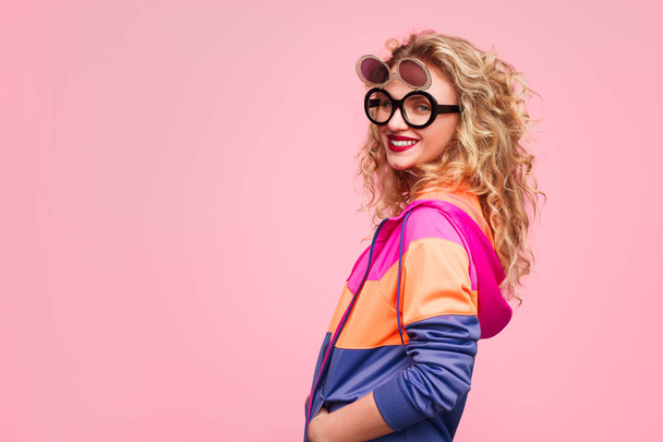Trendy girl in creative sunglasses - Valokuva, kuva