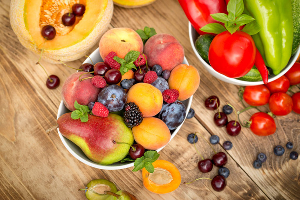 Zdrowe jedzenie, zdrowa dieta, Jedzenie organiczne owoce i warzywa - Zdjęcie, obraz