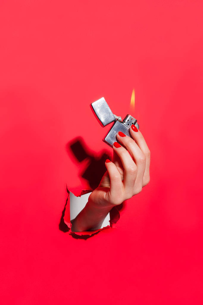 Hand with blazing lighter - Foto, afbeelding