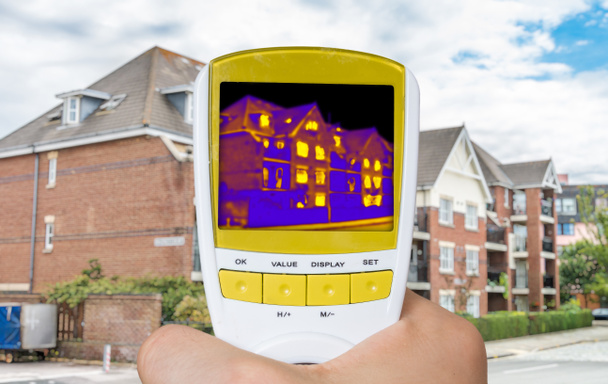 Imagen de termovisión infrarroja que muestra el aislamiento térmico de la casa
. - Foto, Imagen