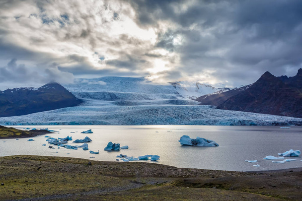 The Lake and vatnajokull glacier in Iceland - Fotoğraf, Görsel