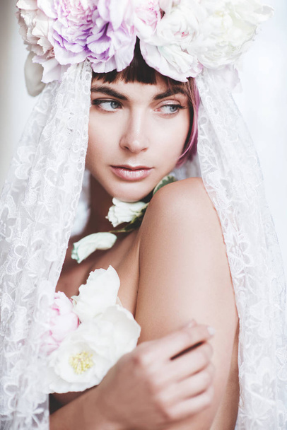 Portrait of a beautiful fashion bride - Photo, image