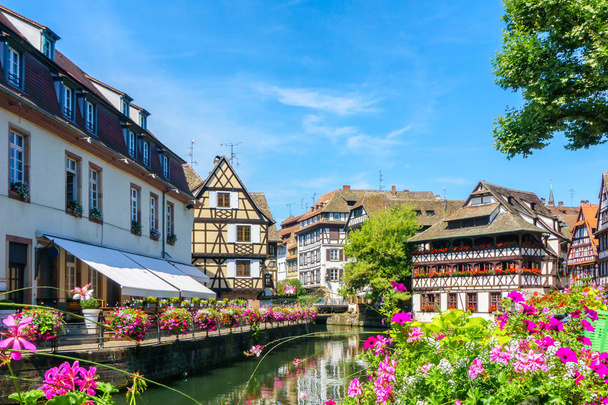 Perinteiset värikkäät talot La Petite Ranskassa, Strasbourgissa, Elsassissa, Ranskassa
 - Valokuva, kuva