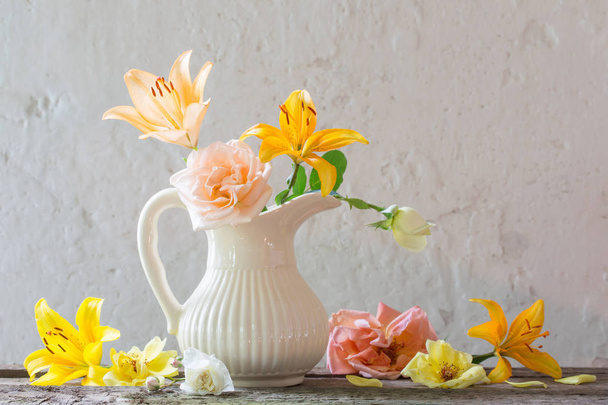 flowers in vase on old white background - Фото, зображення