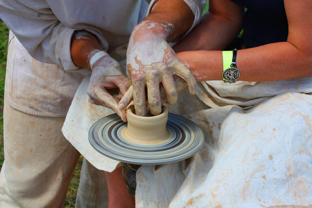 The hands of the potter and student - Photo, Image