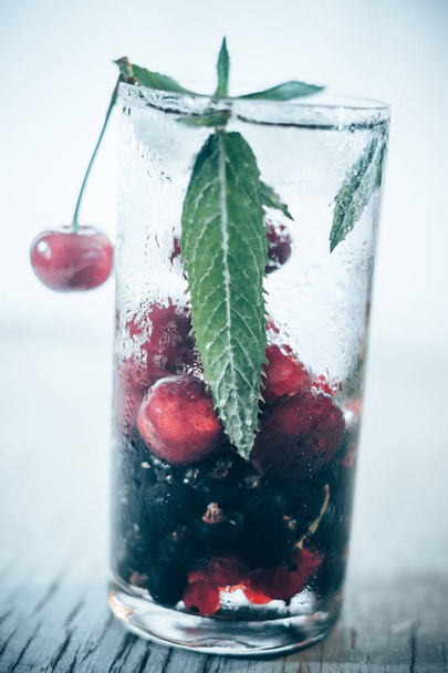 Summer cooling drink with fruit and ice. - Photo, image