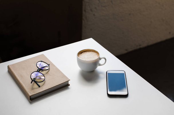 cup of coffee and smartphone - Zdjęcie, obraz