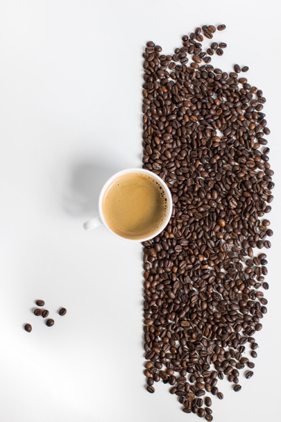 Tasse Kaffee und Kaffeebohnen - Foto, Bild