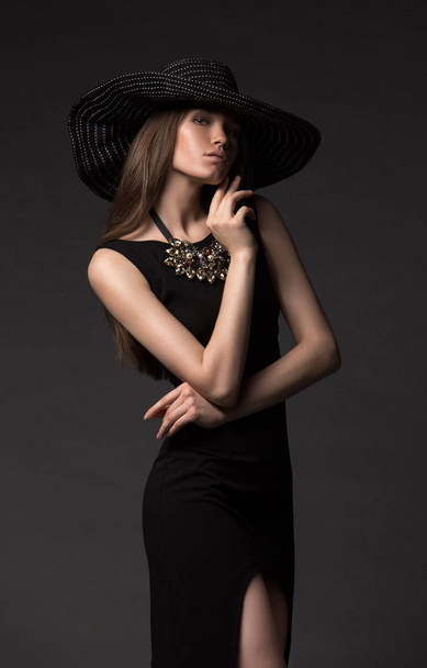 Portrait of a beautiful girl, model in a beautiful evening dress - Valokuva, kuva
