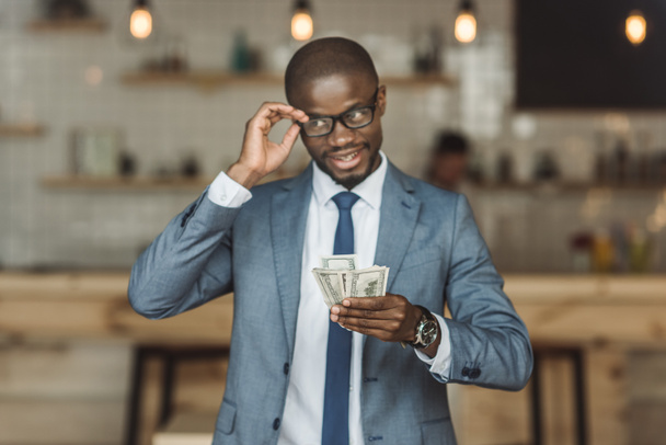 african american businessman with money - Φωτογραφία, εικόνα