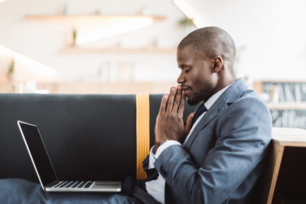 businessman praying with laptop - Photo, Image