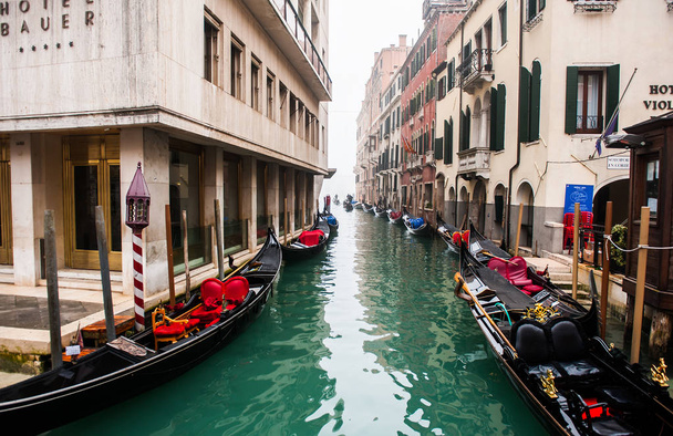Tourists ride on a gondola - Zdjęcie, obraz