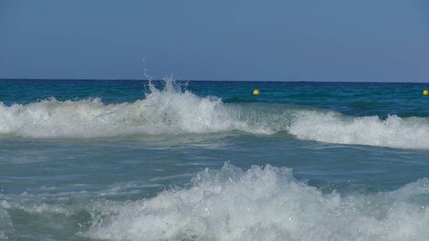 Хвилі на морі
 - Фото, зображення