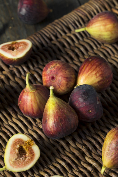 Raw Organic Purple Figs - Φωτογραφία, εικόνα
