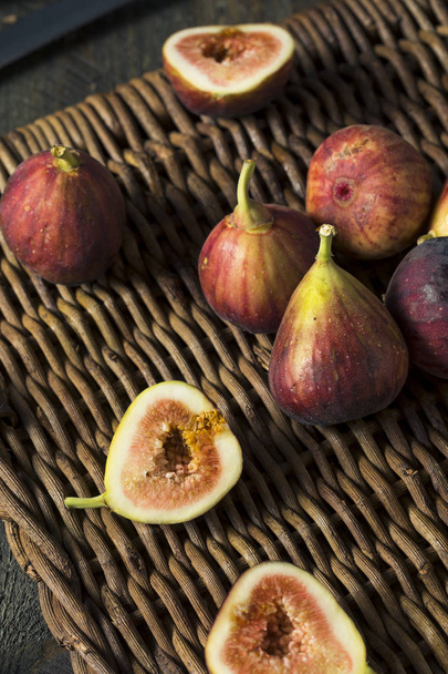 Raw Organic Purple Figs - Foto, Imagen