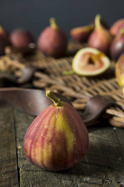 Raw Organic Purple Figs - Fotoğraf, Görsel