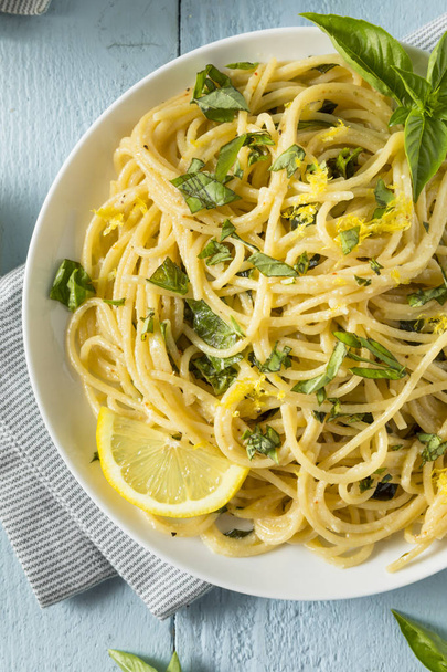 Homemade Basil Lemon Spaghetti - Foto, Imagem