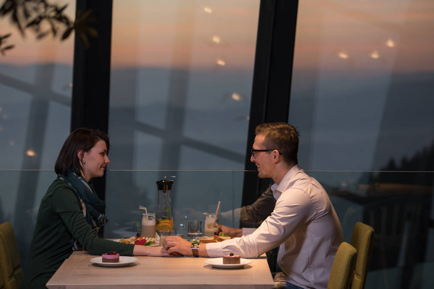 Couple on a romantic dinner at the restaurant - Foto, afbeelding