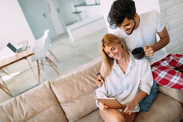 Young attractive couple spending time together at home - Foto, immagini