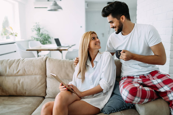 Young attractive couple spending time together at home - Foto, afbeelding