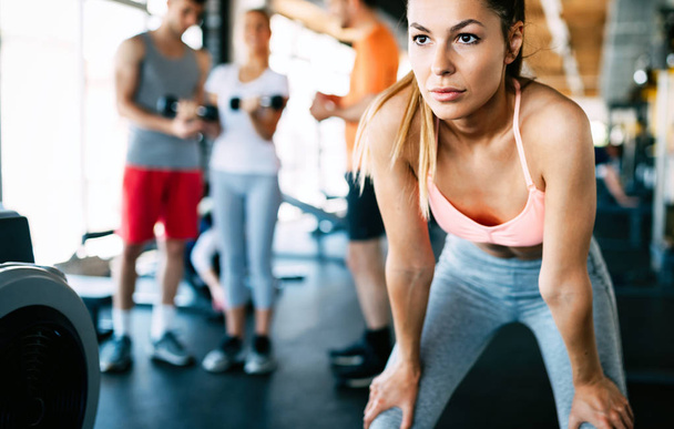 Close up image of attractive fit woman in gym - Fotoğraf, Görsel