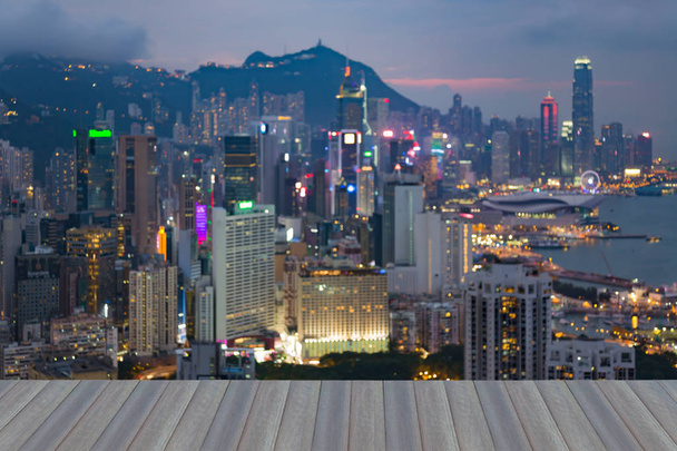 Центральное офисное здание Гонконга в центре города размыло боке-свет, абстрактный фон
 - Фото, изображение