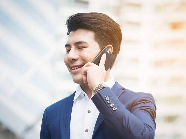 Business man speaking on the phone - Foto, imagen