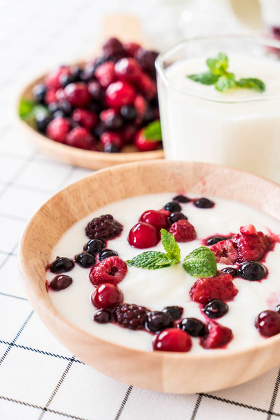 yogurt with mixed berries - Fotografie, Obrázek