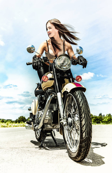 motard fille sur une moto - Photo, image