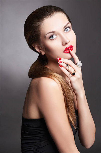 beauty brunette girl in jewelry rings - Foto, Imagem