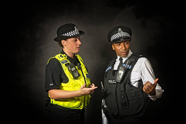 Deux policiers britanniques
 - Photo, image