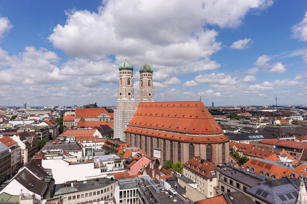 Vieille ville de Munich avec la cathédrale Notre-Dame
 - Photo, image