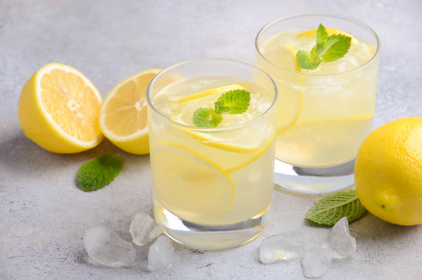 Коктейль с лимоном
 - Фото, изображение