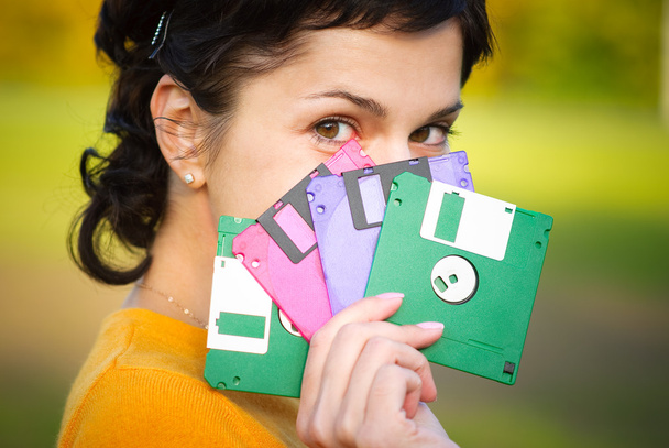 Chica con disquetes
 - Foto, imagen