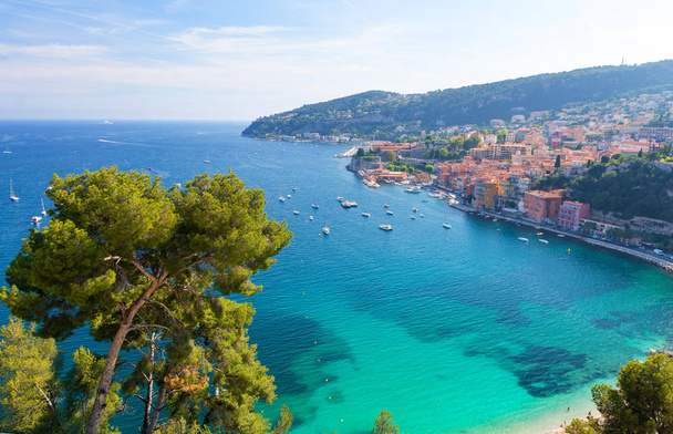 Blick auf Luxusbucht an der Cote d 'Azur in Südfrankreich - Foto, Bild
